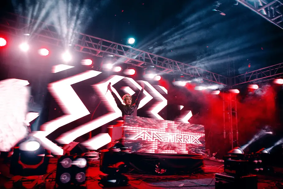 Techno dj Anastrrix live performance