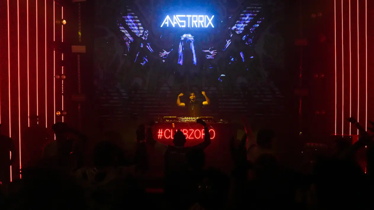 Techno dj Anastrrix live performance