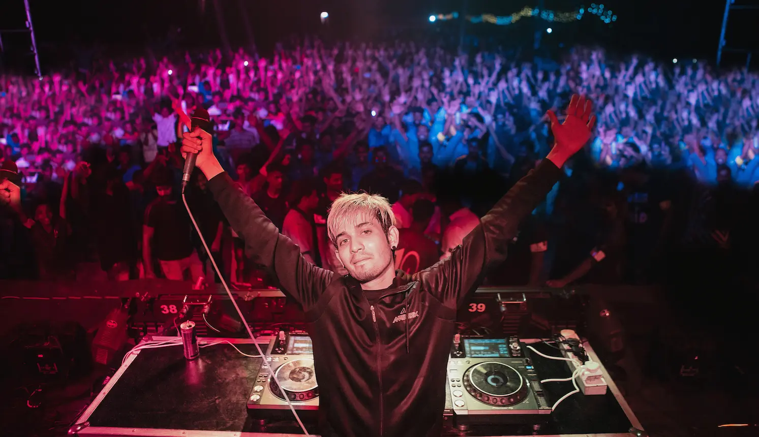 Techno dj Anastrrix live performance